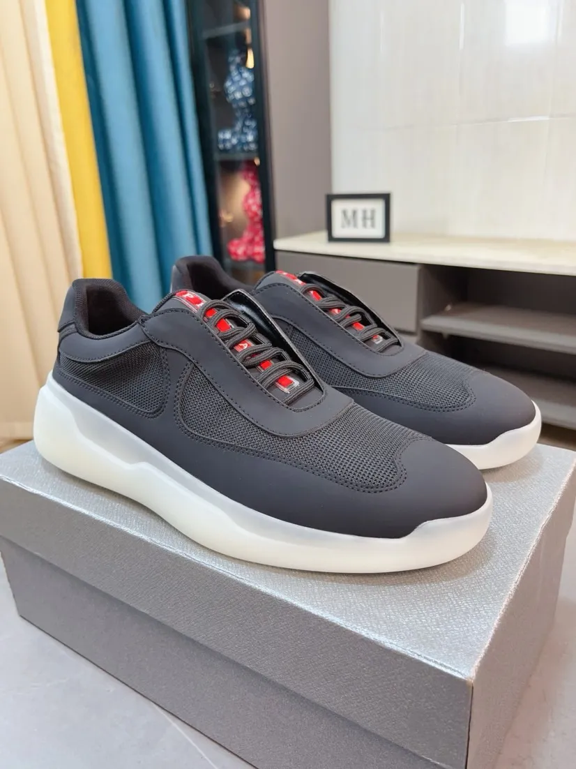 Men's shoes 💰420🌹🌹Prada is a luxurious and fashionable high-end product ✊🔥The perfect last shape and top-notch handcrafting make this shoe immediately create a strong aristocratic atmosphere. Imported first-layer cowhide with brogue carving crafts💋Genuine leather lining🎶Rubber combination outsole specially imported from France for leather shoes😍Color: Mysterious Black☕️Size 38～44